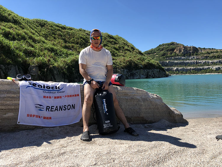 Călătorind prin natură, impermeabil mai întâi: rucsac impermeabil proiectat în mod unic de la Seallock Outdoor