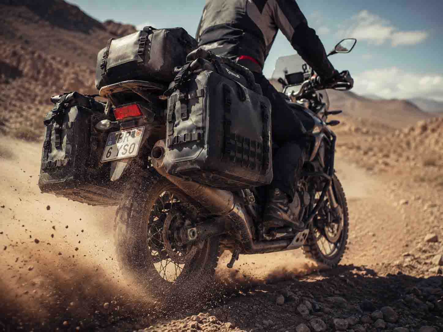 Inginerie pentru extreme: bagaje OEM impermeabile pentru motociclete care supraviețuiesc accidentului